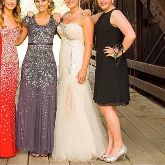 Prom, Wedding, Formal Cream mermaid gown. Back zip - Picture 4 of 6